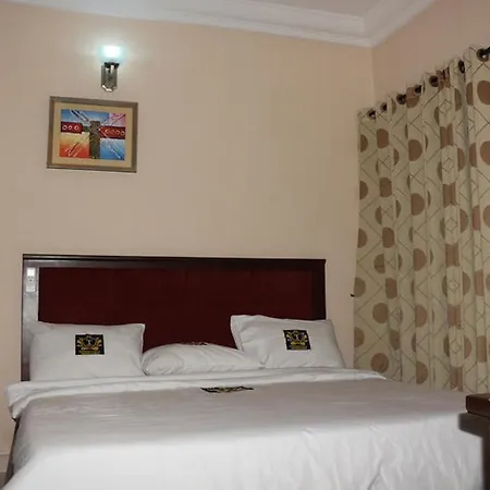 Tommsville Hotel 3*